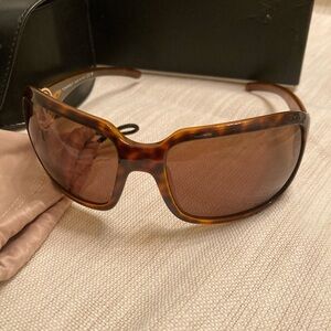 Vintage Chanel tortoise brown sunglasses! Features gold Chanel branding